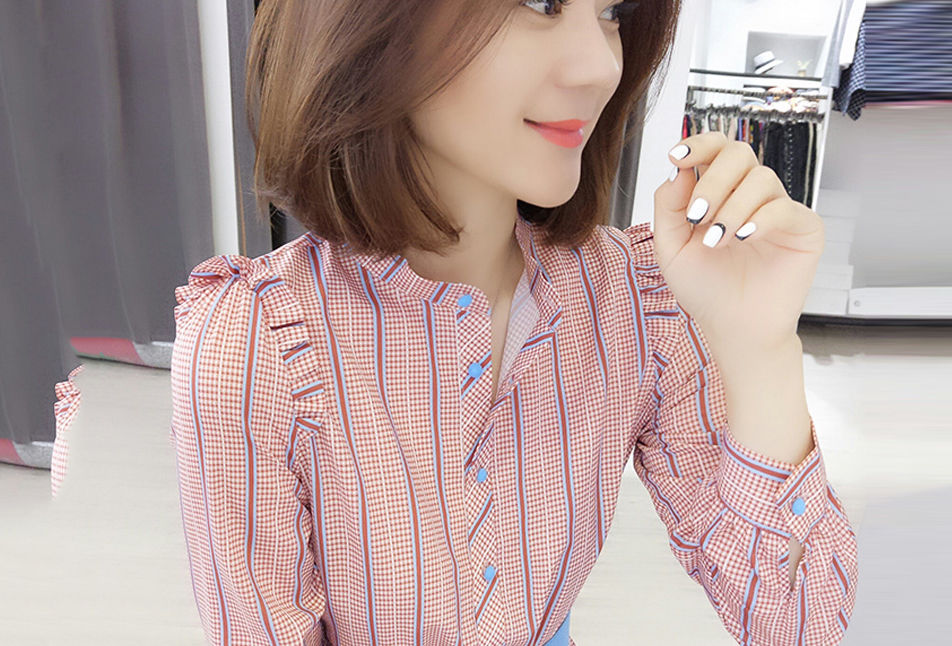 若不是天生丽质，就要好好打扮，正流行的欧货温柔衫，谁穿谁美嫩