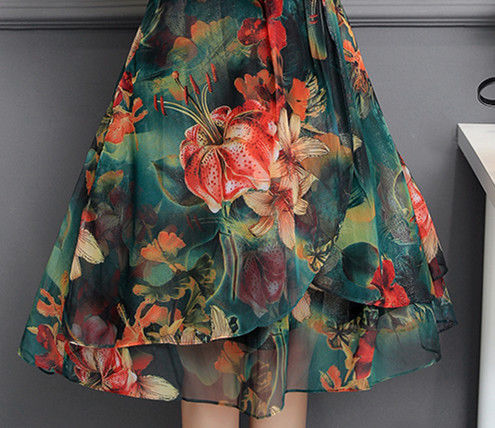 不得了!50岁婆婆穿这印花裙，实在太显嫩了，简直让我一饱眼福