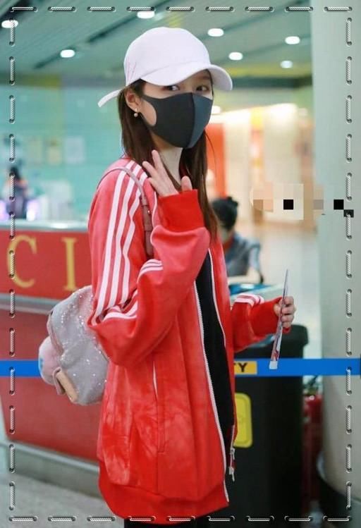 192惠若琪穿紧身裤竟惨败173关晓彤？网友：果然瘦子就是显高啊！