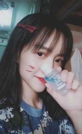 抖音“第一女神”走红，卸妆后揭露真实颜值，网友：闪瞎眼！