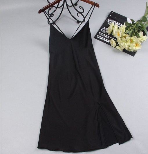 传统睡衣已经落伍!流行“冰丝绸”吊带，下女人这样穿真的好吗?