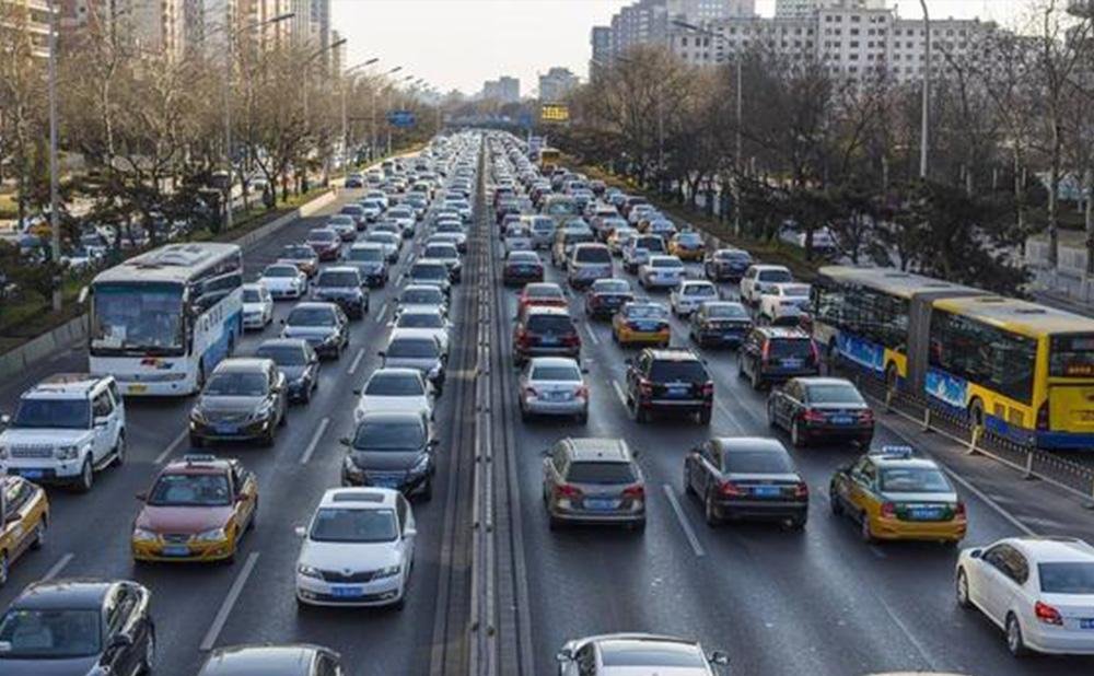 权威！中国燃油车退出时间出台，车主刚买的国六，还能开几年