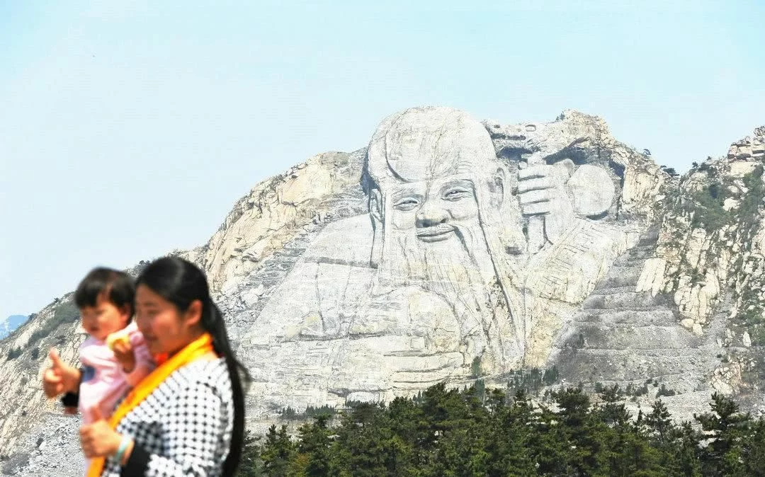 世界最大“山体”大佛在中国, 鼻孔是山洞, 比乐山大佛大3倍!