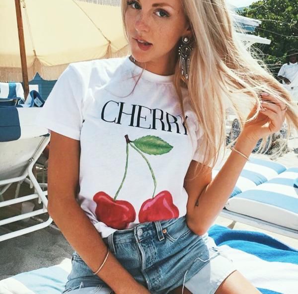 这个夏日，我选择把水果穿上身！樱桃、柠檬、菠萝……度假风情满