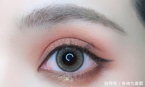 「粉底」这5个新手化妆误区,90%的人都犯过!难怪你的妆容越画越丑!