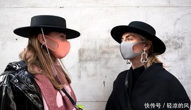  「开幕」英国伦敦2020秋冬时装周开幕，口罩成时尚达人们必备配饰