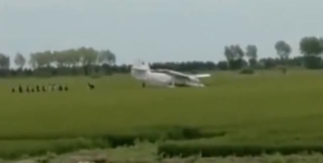 飞机掉落稻田？这段谣言视频全国各地都在传