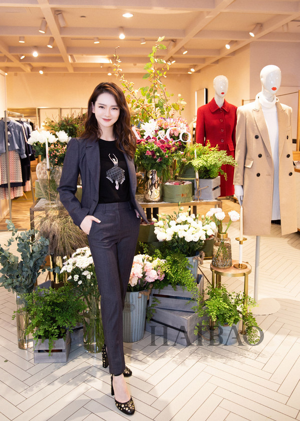 戚薇空降天津MAX&Co.，解锁秋冬时尚密码