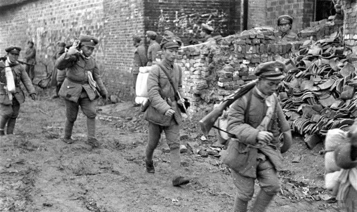 中国内战时去徐州前线的国军