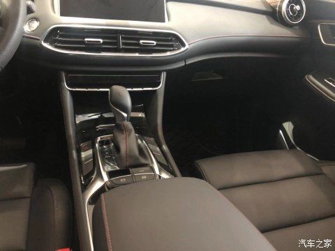 『面子』外观时尚开着出门面子足!名爵HS车主用车2300公里口碑分享