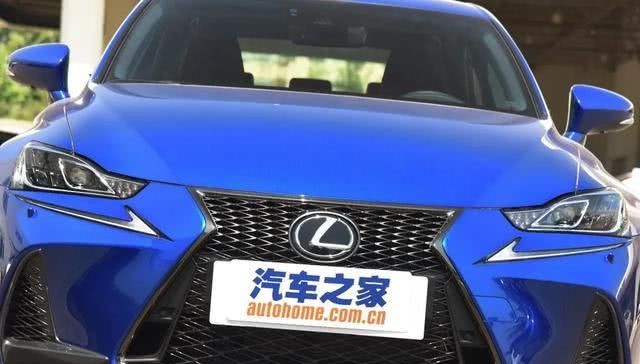  『雷克萨斯』2.0T＋8AT，外观颜值特别高，新车保养还免费