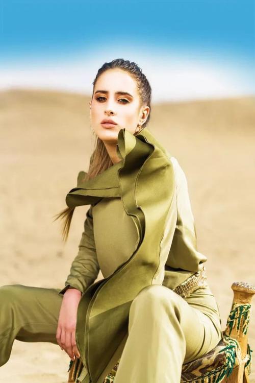 不走秀就回去继承家业？沙特史上第一位走上高定秀场的模特就是她