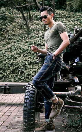 八一建军节!退伍老兵都不穿迷彩装了,穿上这样新式军装,显年轻