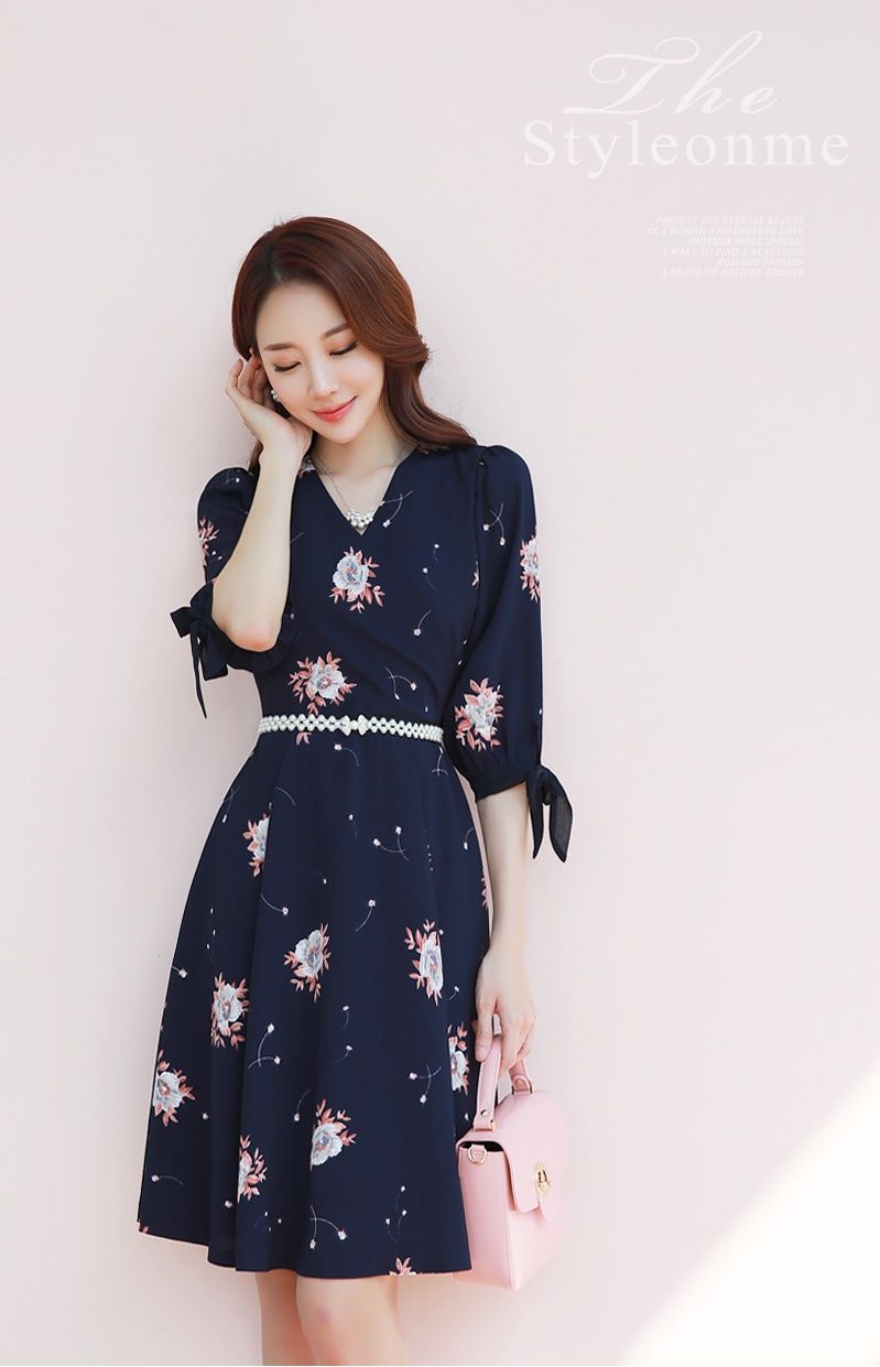 优雅迷人气质美女，长腿高跟鞋！