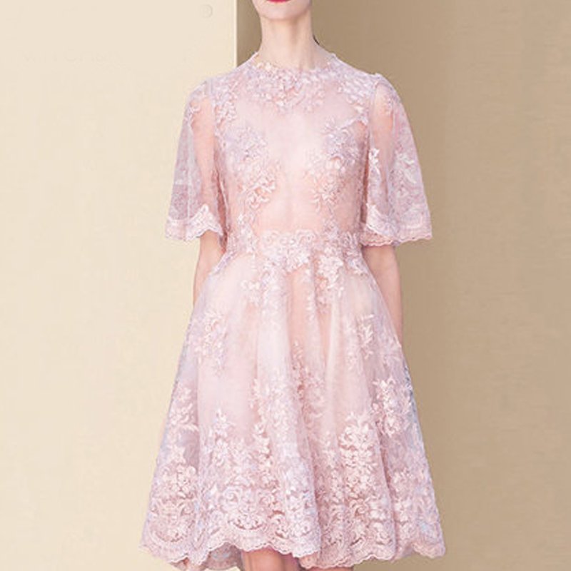 第一次见到这么美的欧式连衣裙，比碎花裙美百倍，路人都能变女神