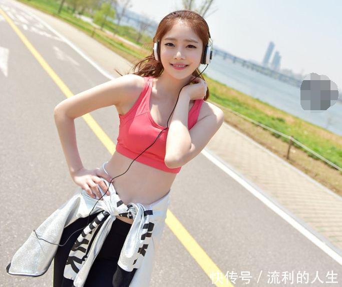 清纯靓丽的小姐姐, 紧身裤把曼妙好身材完美展显