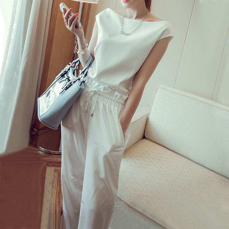 比连衣裙洋气万倍的清新套装，40岁女人就要这么穿，精致有档次