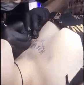 广东90后漂亮女孩第一次纹身, 看第1张图 网友: 这是纹在哪里?