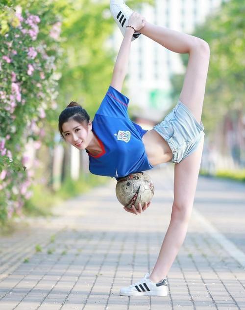 紧身打底裤：个性前卫，绽放凹凸好身段，满满女人味！