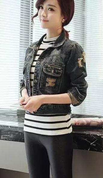 紧身裤简约又显随意, 秀出美腿，销魂美腿衬托出女人性感气质