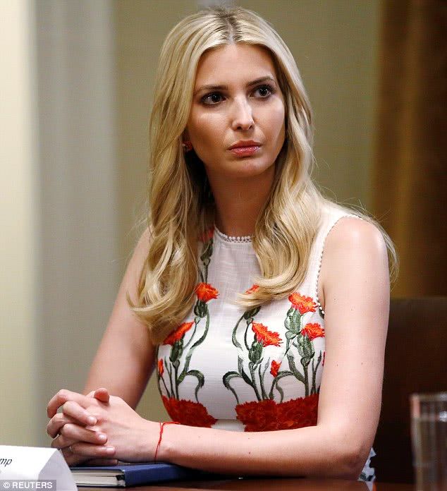 粉红粉绿纯白，伊万卡这一周美翻了