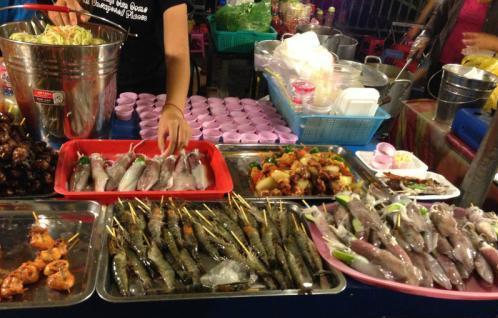 人民币10000块兑换582万瑞尔，在柬埔寨能做啥？当地导游这样说的