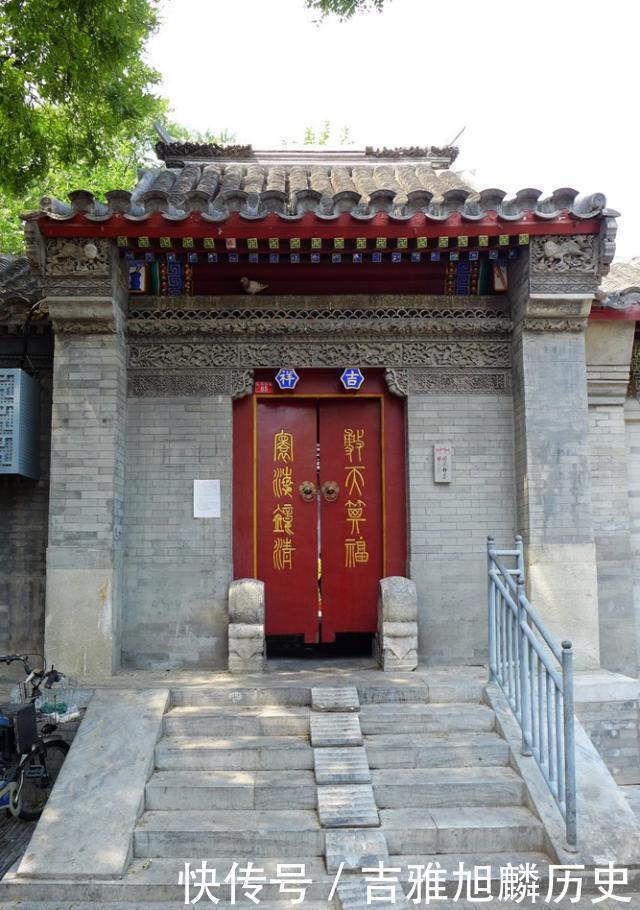 一百年前侵华日军所拍老照片上的这座如意门楼如今变成什么样了