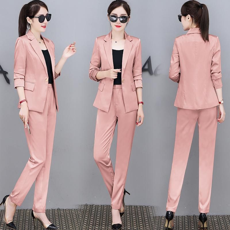 9月出游，不一定穿裙子，70后老婆穿这，洋气套装，比风景还美