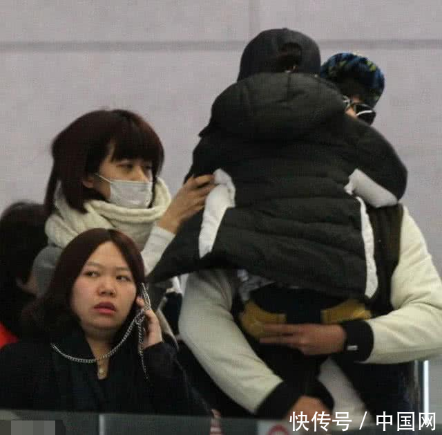 「寇静」张亮准点为前妻寇静庆生,离婚后多次亲密同框,被质疑假离婚