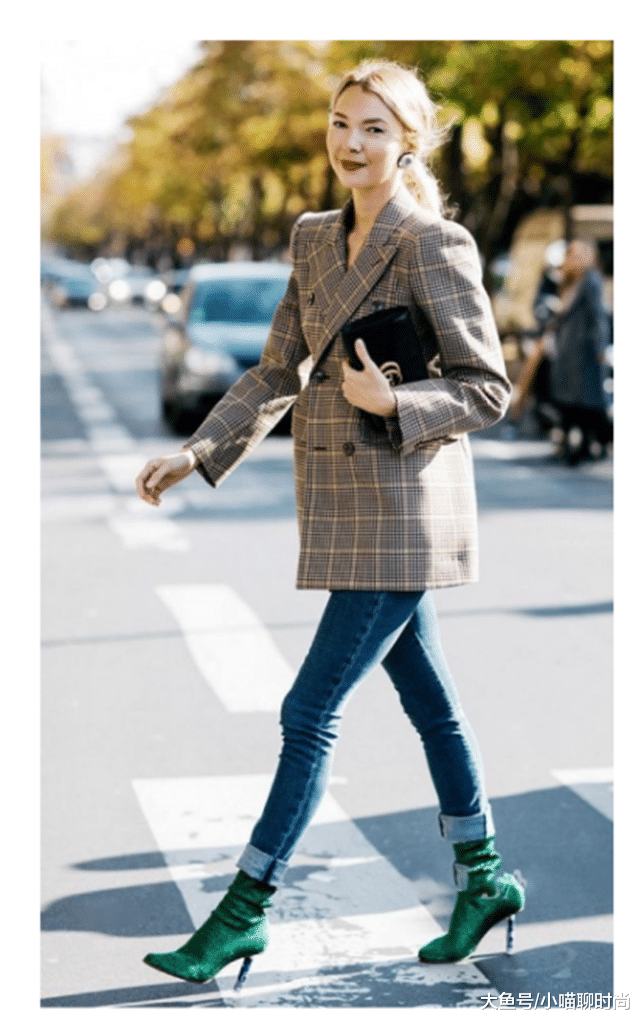  女生@你适合短靴还是长靴身高决定靴子的长度，150的女生适合第2种！