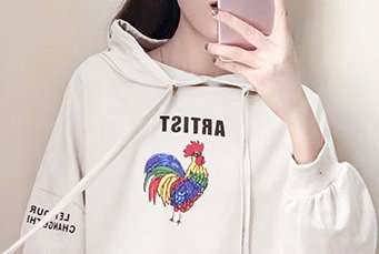 43岁老婆真的会打扮，中秋节出游，穿上时髦套装，把我都美醉了