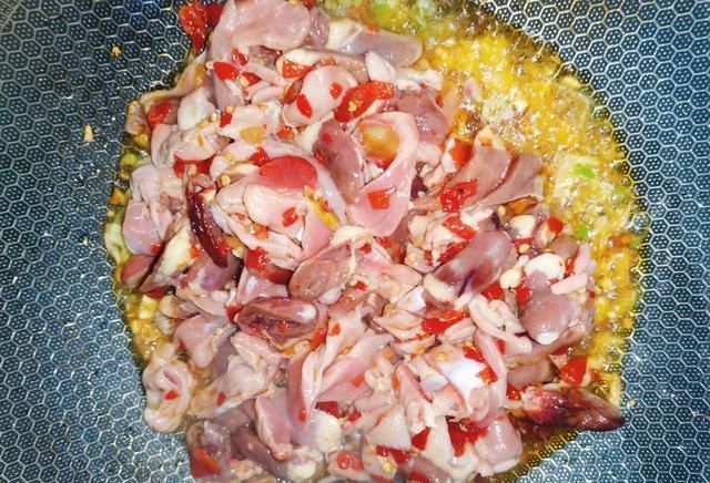 【鸡胗】10元能买一大盘的下饭菜,香辣脆嫩,可以再来一碗饭