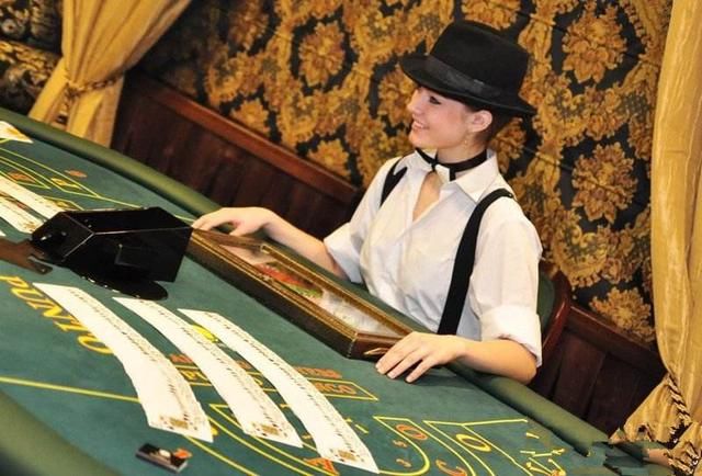 澳门赌场还是别赌了，看看里面时尚的陪赌美女和靓丽的美女游客吧