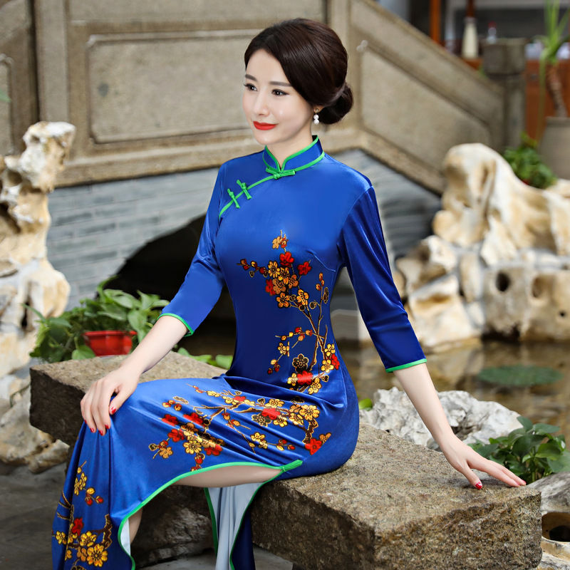 难怪老婆把套装扔了，原来这改良旗袍裙，特显古典优雅气质