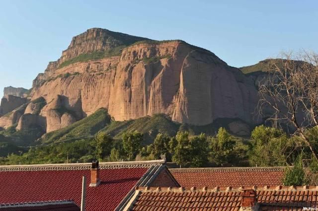 世界上最大的三块岩石！最大的简直就是一座山了
