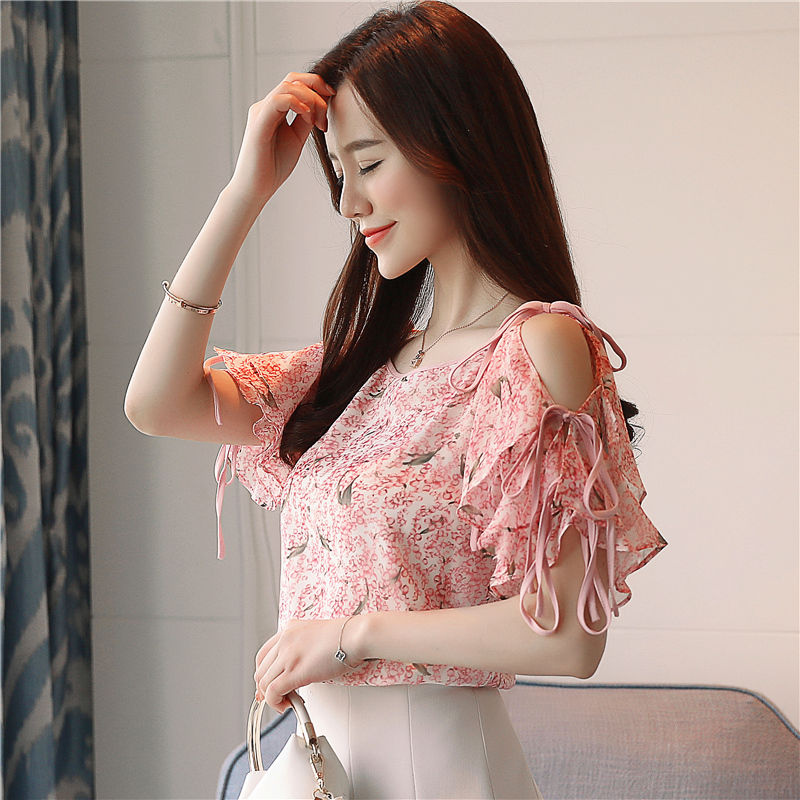 丰满的女生最性感!紧身t恤 紧身热裤，翘臀细腰若隐若现美呆了