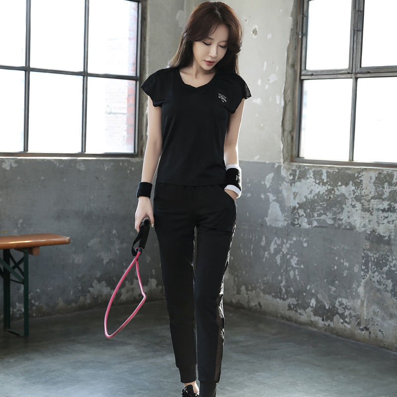 为啥男人老往健身房跑?只因女人穿了这样的健身服