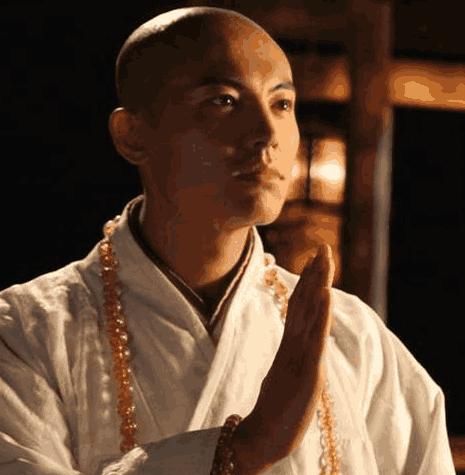 和尚出家都会将头剃光，佛祖如来为何却与众不同，满头“卷发”?