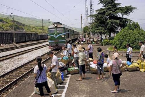 中国唯一“免费”火车：任何人可免费乘坐，农民还是最大的受益者