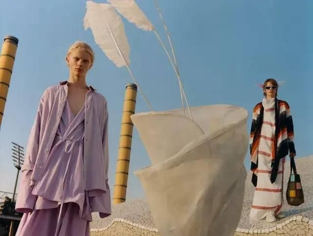  『新装』LOEWE是如何做到＂独树一帜“的？来看看它的20春夏新装!
