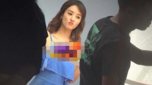 赵丽颖怀孕风波后首度复工拍广告，走路带风小腹平坦，力证未怀孕