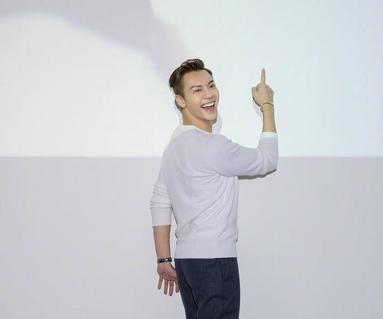 陈伟霆减肥，张韶涵减肥，谢娜减肥，一个比一个夸张，我服