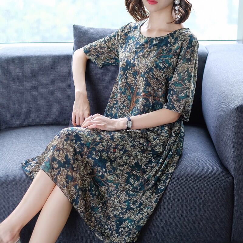 发现一种裙:叫“藏肚裙”，微胖中年妈妈穿贼好看，洋气又高贵