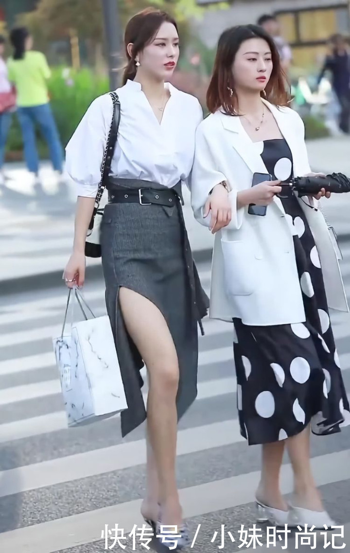 知性:街拍姐妹穿搭,一位女王一位知性,谁输谁赢