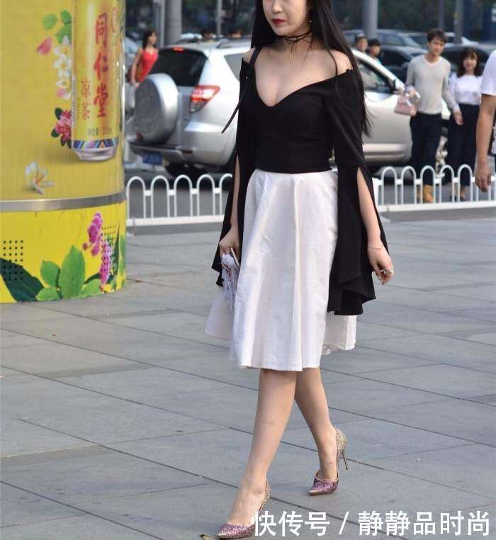 街拍: 筷子腿小姐姐穿个衬衫就出门, 完全不怕被看见