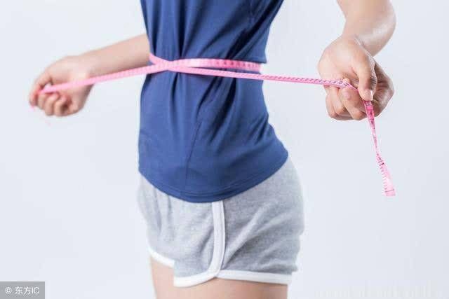 肚子的肉松松垮垮?控制饮食之余，这3个动作也要做起来