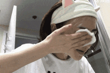 卸妆揭底!是素颜美人还是辣眼睛，看看景甜和张天爱就知道了!