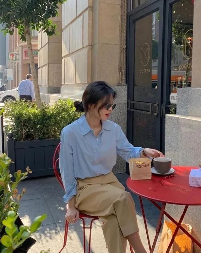  #喇叭裤#快扔掉你的打底裤,今年穿这几条“裤子”更显瘦时髦,明星都上头