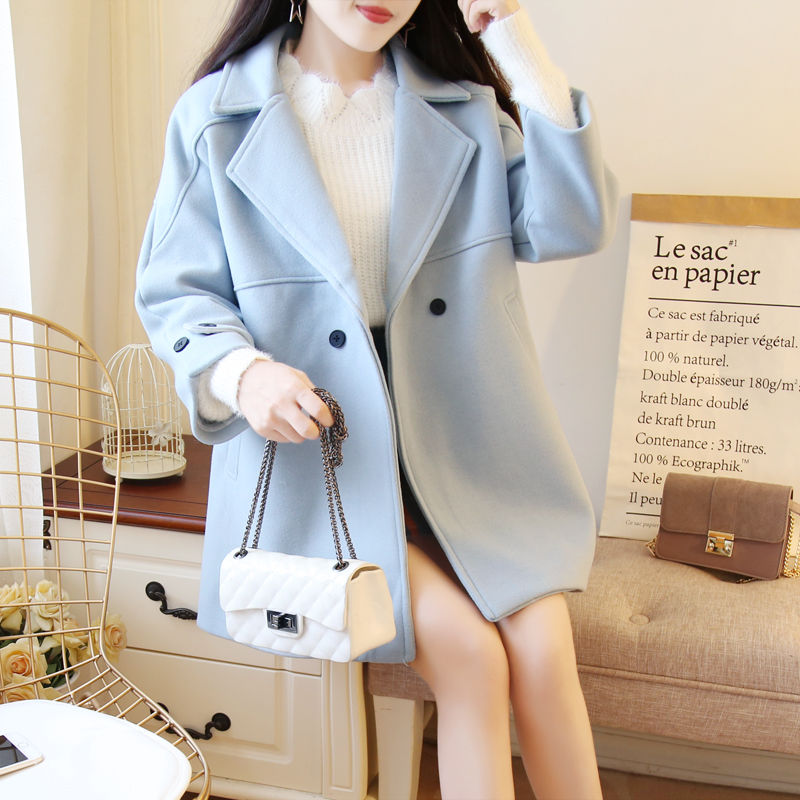 羽绒服已过时了，今年主打呢大衣+短靴，特适合小个子，洋气显高