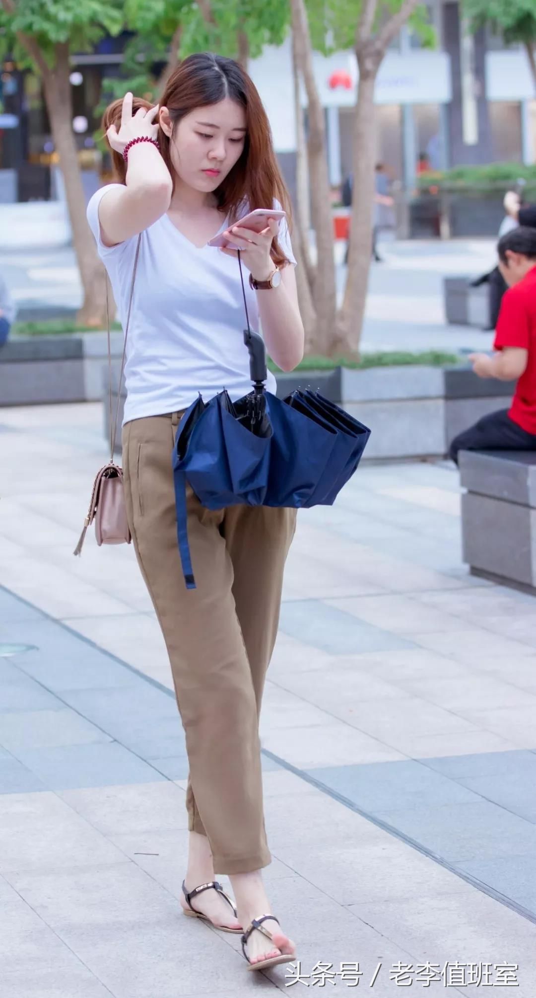 街拍:肤白如玉螓首蛾眉气质淑女温柔的性感漂亮美女